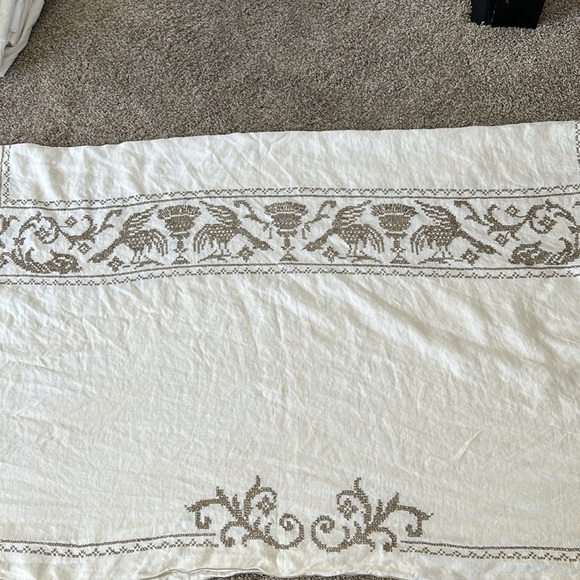 8 foot linen tablecloth with taupe stitching - Picture 5 of 6